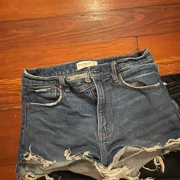 Abercrombie “The Cutoff Short High Rise” - Picture 3 of 3